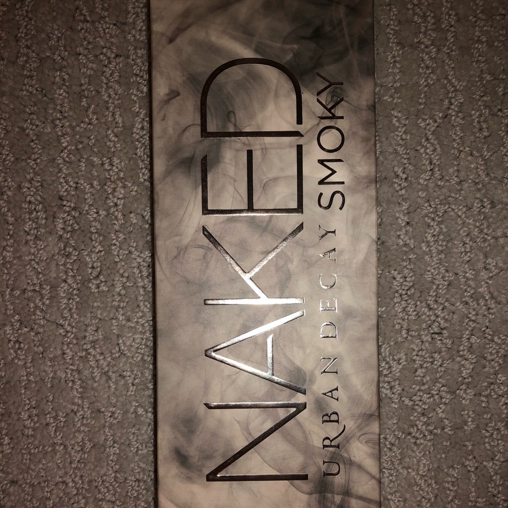Brand New Naked smokey Pallet